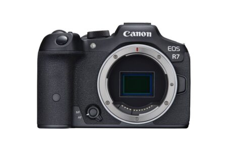 Cámara sin espejo Canon EOS R7 desnuda